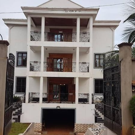 Maison Blanche Biteng Villa Yaounde Exterior photo