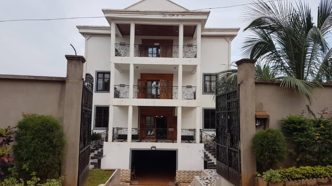 Maison Blanche Biteng Villa Yaounde Exterior photo